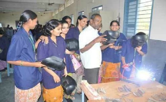 Bapatla Women’s Engineering College Laboratory photo 5