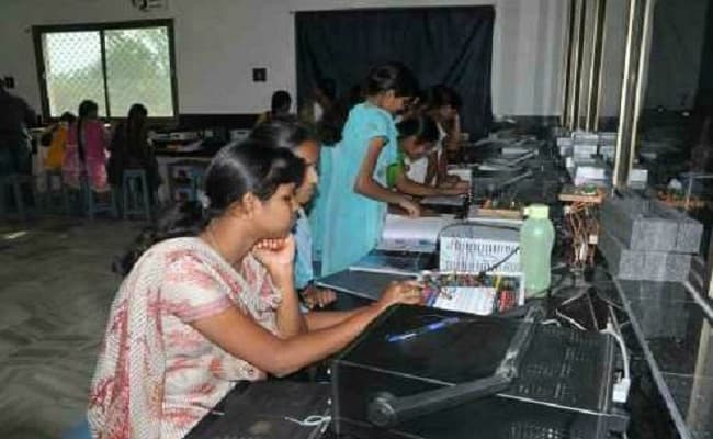 Bapatla Women’s Engineering College Laboratory photo 6