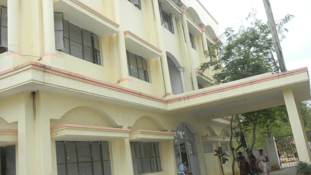 Joginpally BR Pharmacy College Moinabad Academic Building photo 2