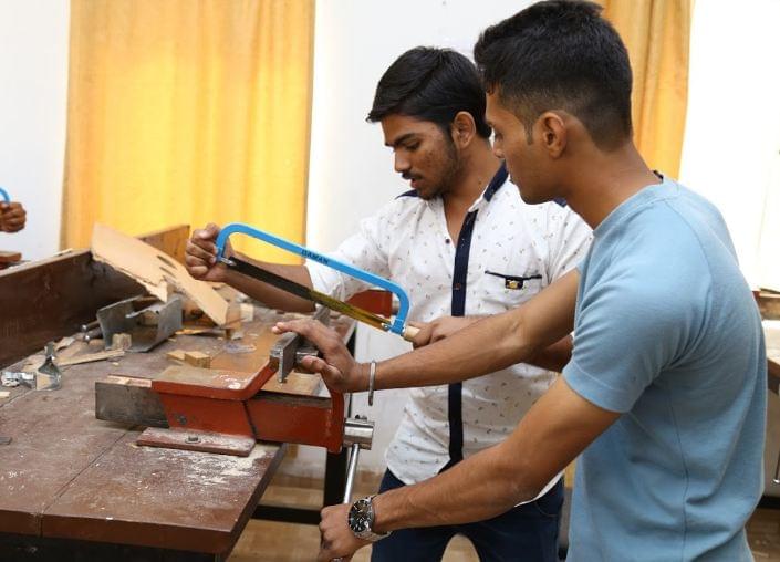 ITM Vocational University Vadodara Laboratory photo 2