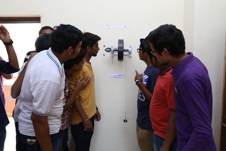 ITM Vocational University Vadodara Laboratory photo 3