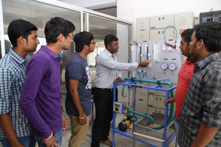 ITM Vocational University Vadodara Laboratory photo 7