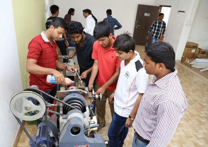 ITM Vocational University Vadodara Laboratory photo 8