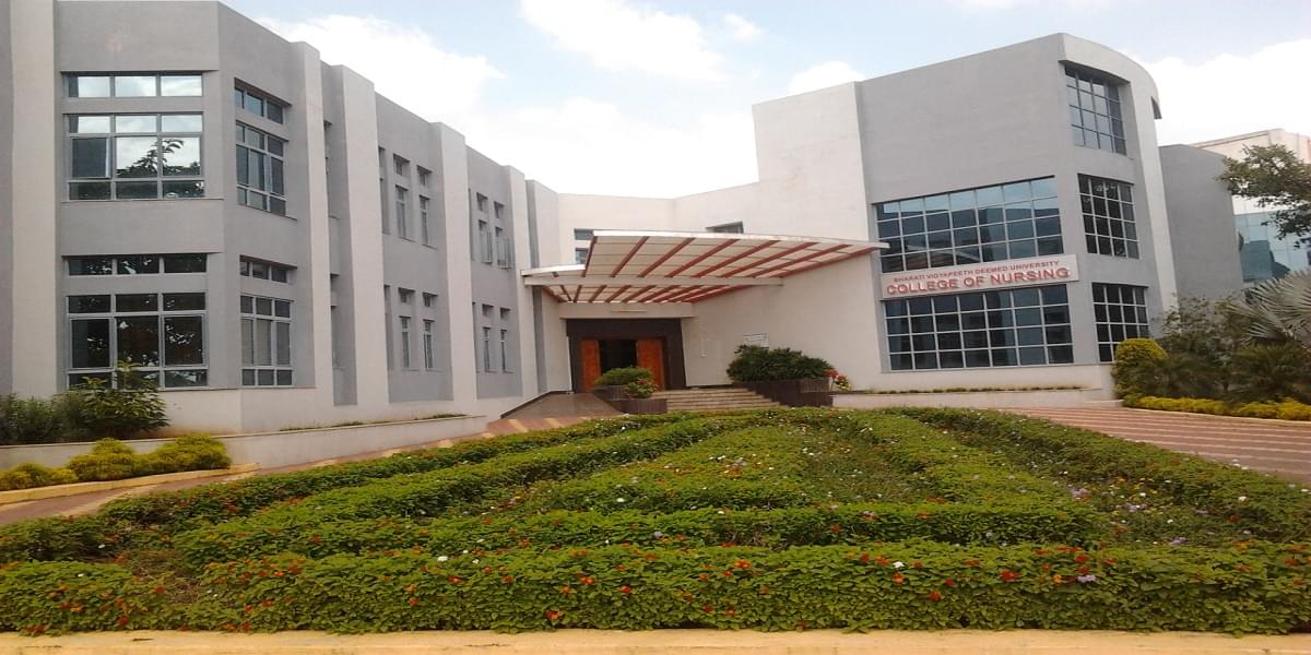 Bharati Vidyapeeth Deemed University College of Nursing Sangli Academic Building photo 2