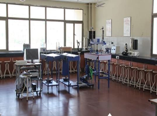 Shaheed Hasan Khan Mewati Government Medical College Nalhar Laboratory photo 7