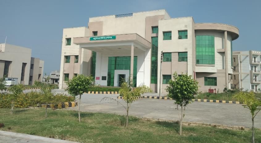 Government Medical College Banda Academic Building photo 2