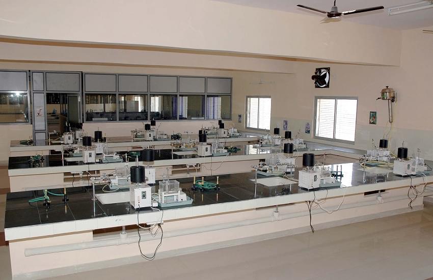 C.U. Shah College of Pharmacy and Research Wadhwan Infrastructure photo 8