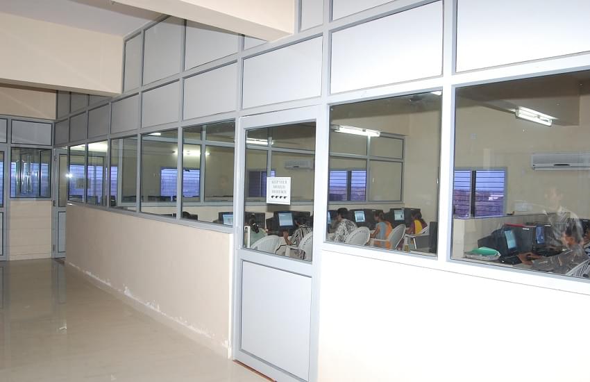 C.U. Shah College of Pharmacy and Research Wadhwan Infrastructure photo 1