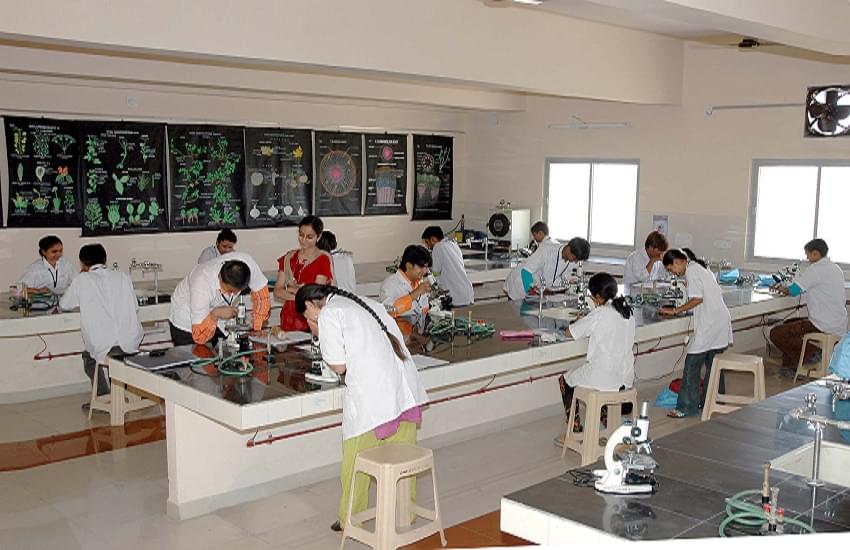 C.U. Shah College of Pharmacy and Research Wadhwan Infrastructure photo 6