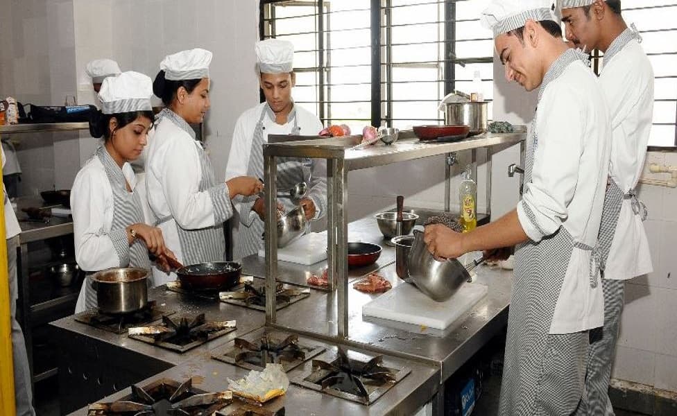 State Institute of Hotel Management Indore Kitchen Gallery photo 2