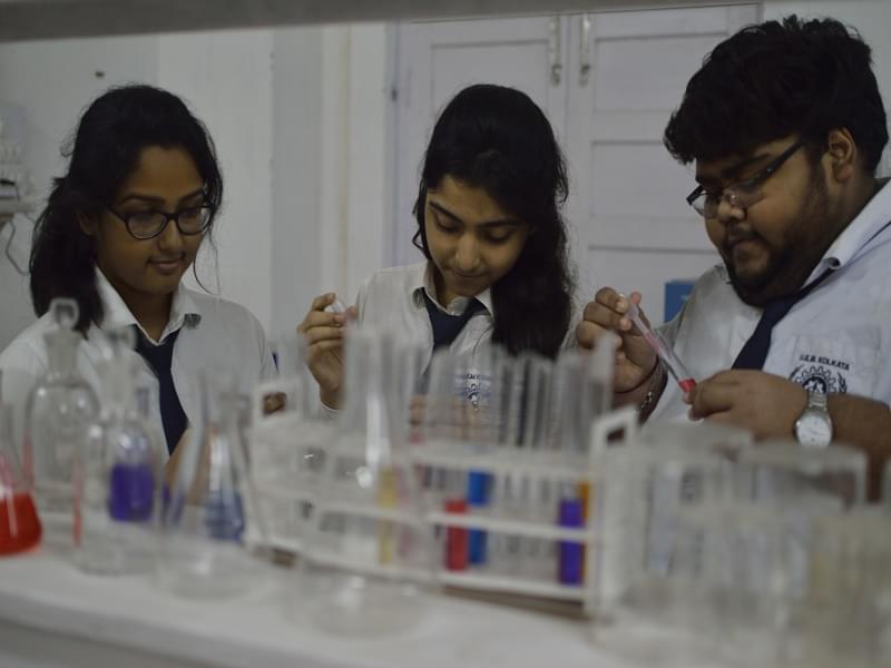 UEM Kolkata Laboratory photo 1