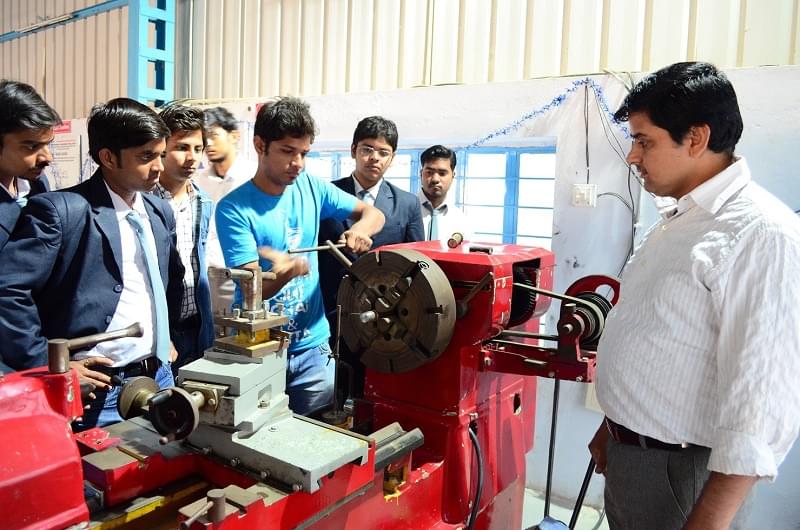 UEM Kolkata Laboratory photo 11