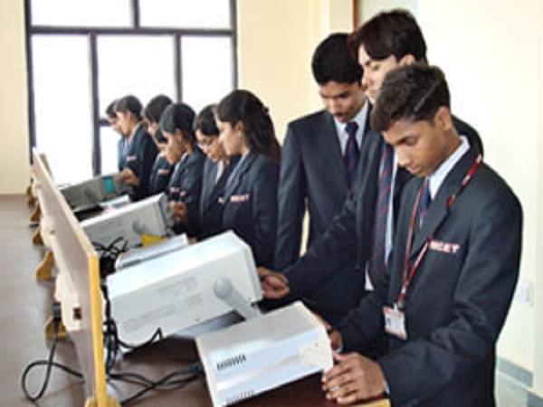 Rakshpal Bahadur College of Engineering & Technology Bareilly Infrastructure photo 8