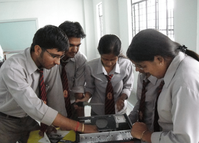 Lucknow Public College of Professional Studies Computer Hardware Training photo 3