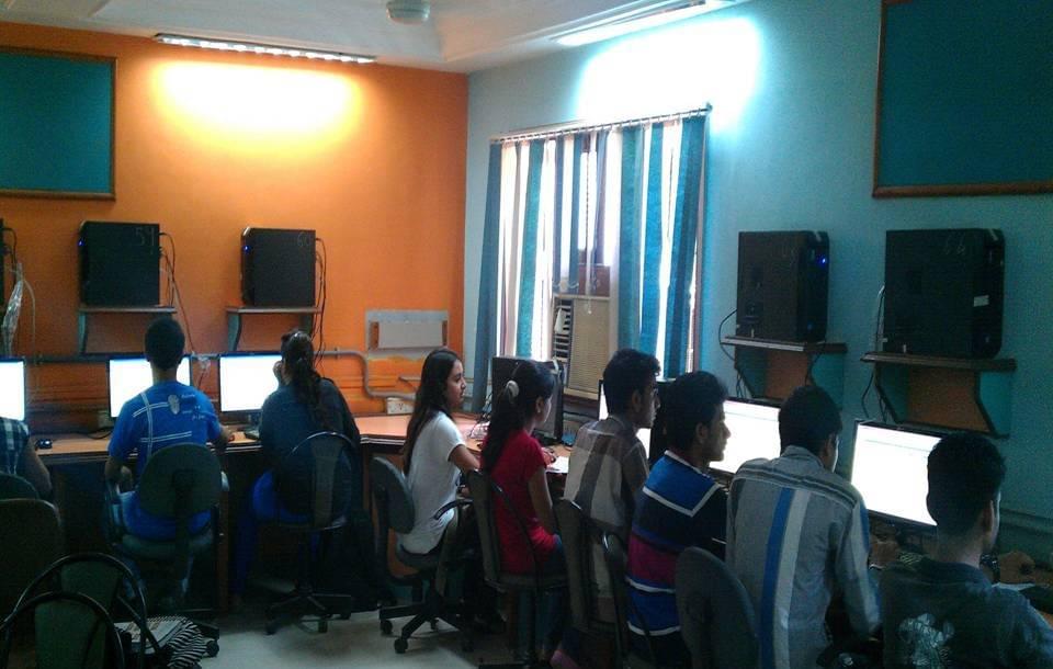 R J Tibrewal Commerce College Ahmedabad Infrastructure photo 3