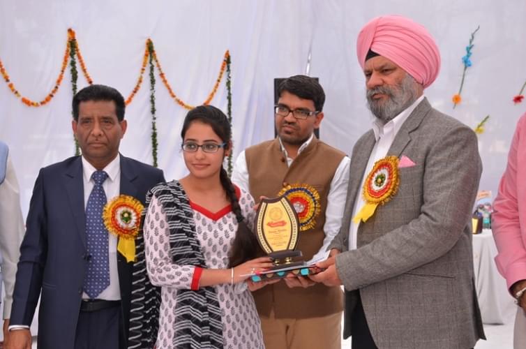 Public College Samana Event photo 13