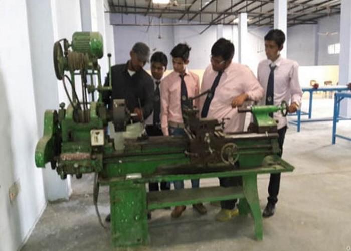 Adhunik College of Engineering Ghaziabad Labs photo 8