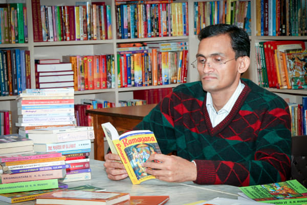 Sanchi University of BuddhistIndic Studies Bhopal Library photo 14