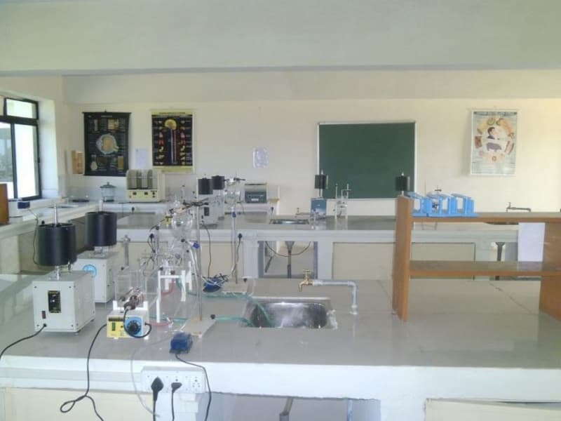 Kunwar Haribansh Singh College of Pharmacy Jaunpur Labs photo 2