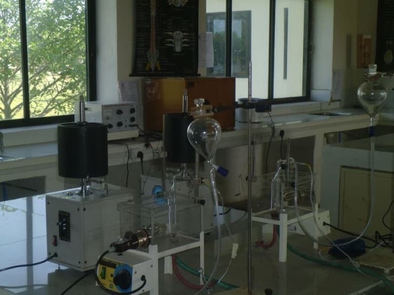 Kunwar Haribansh Singh College of Pharmacy Jaunpur Labs photo 3