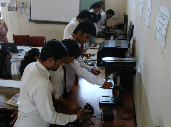 IEHE Laboratory photo 4