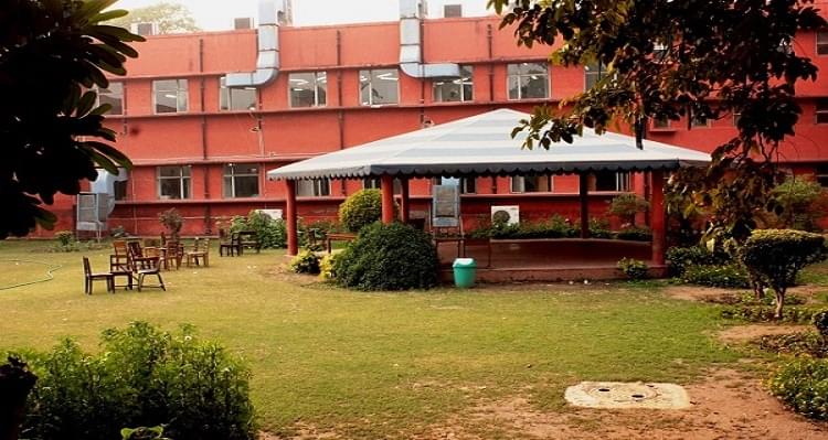 LSR Delhi Academic Building photo 1