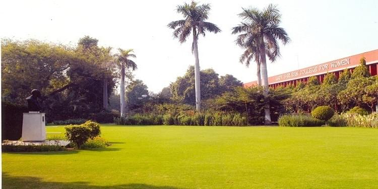 LSR Delhi Academic Building photo 2