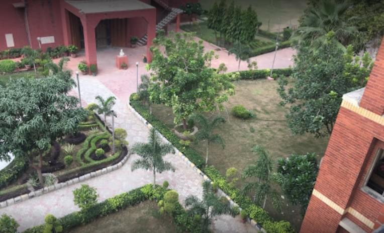 Vivekananda College Academic Building photo 3