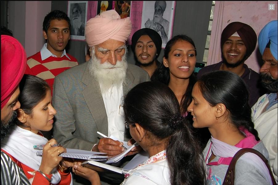 SGTB Khalsa College Events photo 1