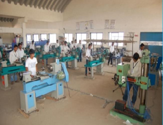 JSPM's Bhagwant Institute of Technology Barshi Labs photo 15