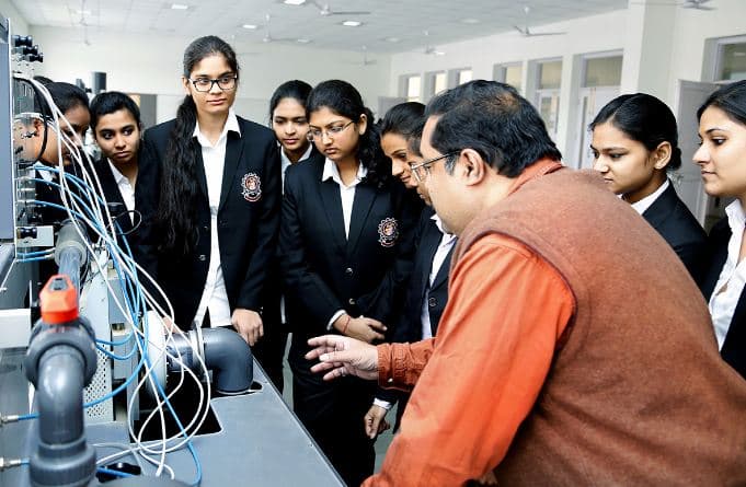 Mody University, School of Engineering And Technology Sikar Laboratory photo 1
