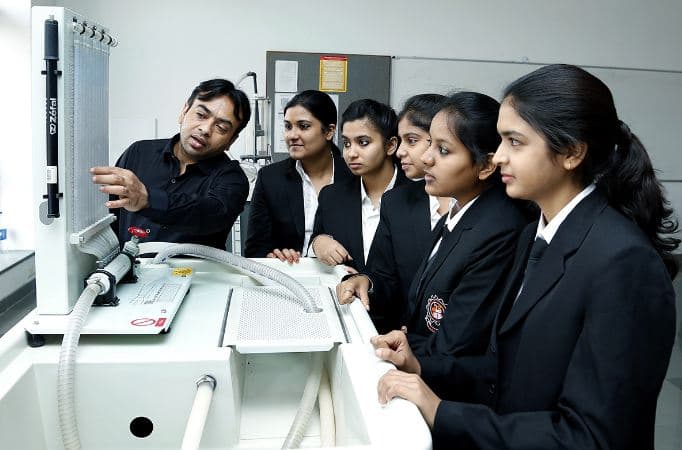 Mody University, School of Engineering And Technology Sikar Laboratory photo 2