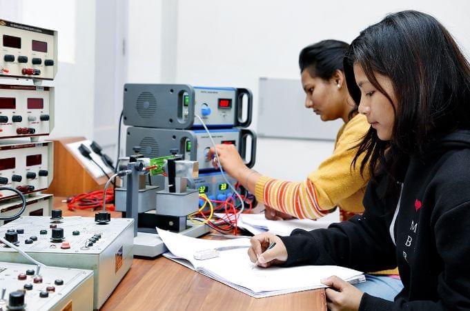 Mody University, School of Engineering And Technology Sikar Laboratory photo 7