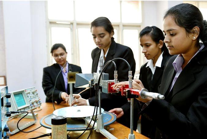 Mody University, School of Engineering And Technology Sikar Laboratory photo 8