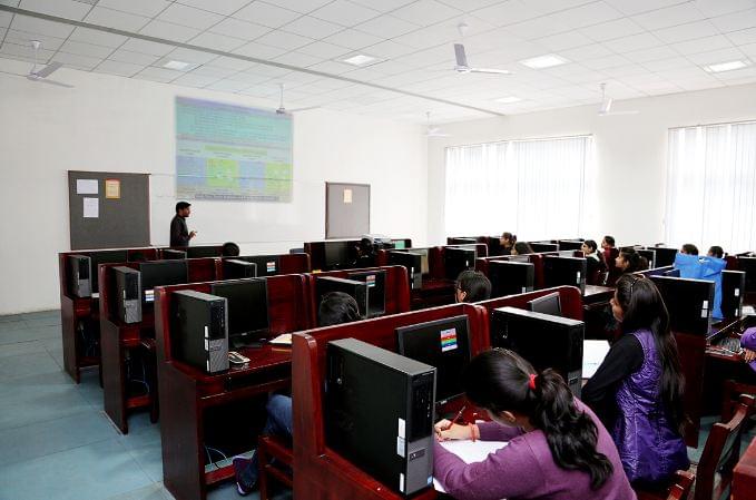 Mody University, School of Engineering And Technology Sikar Computer Lab photo 5