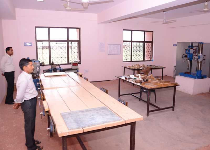 MET Faculty of Architecture Moradabad Workshop Gallery photo 3