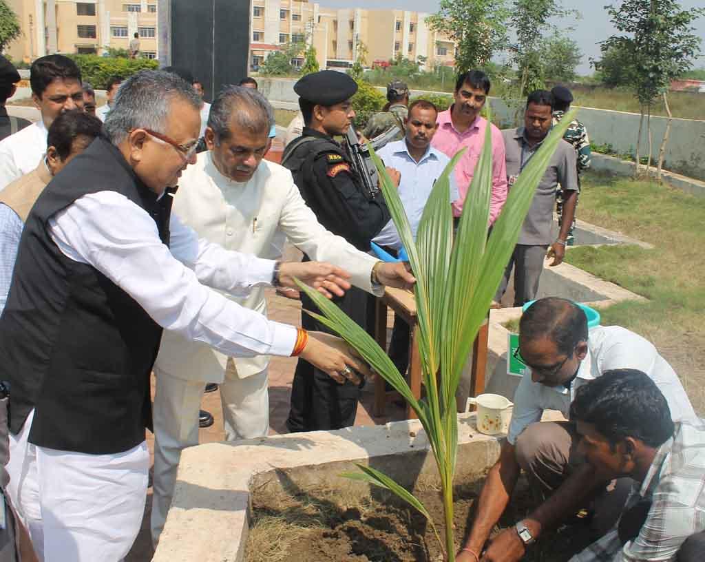 Kushabhau Thakre Patrakarita Avam Jansanchar Vishwavidyalaya Raipur Event photo 4
