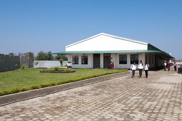 Parthivi College of Engineering and Management Bhilai Academic Building photo 2