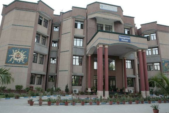 Galgotias University School of Business Greater Noida Academic Building photo 1