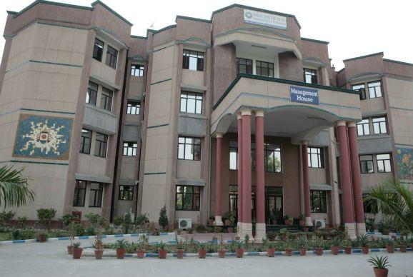 Galgotias University, School of Finance & Commerce Greater Noida Academic Building photo 1