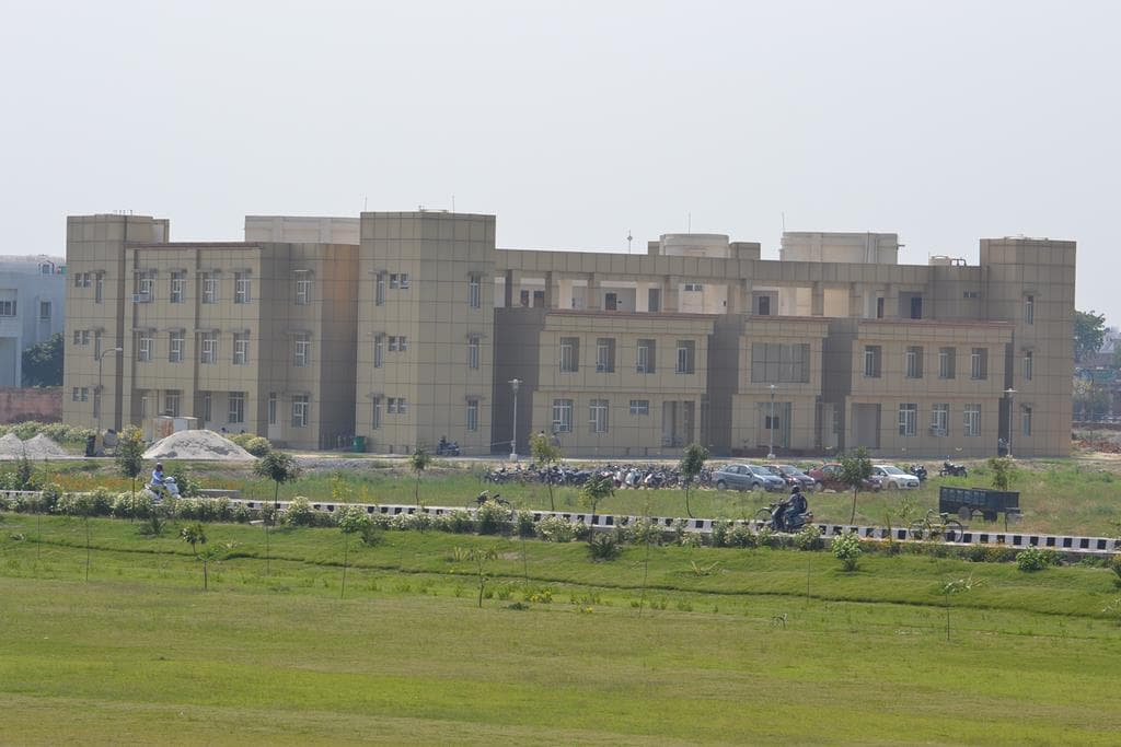 Babasaheb Bhimrao Ambedkar University, School for Legal Studies Lucknow Academic Building photo 1