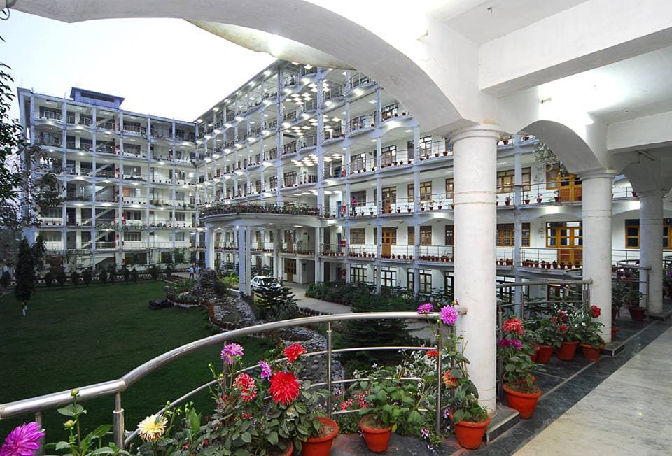 Era University Lucknow Academic Building photo 2