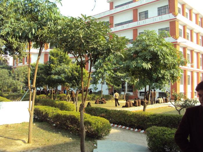 HIMT Group of Institutions Greater Noida Academic Building photo 3