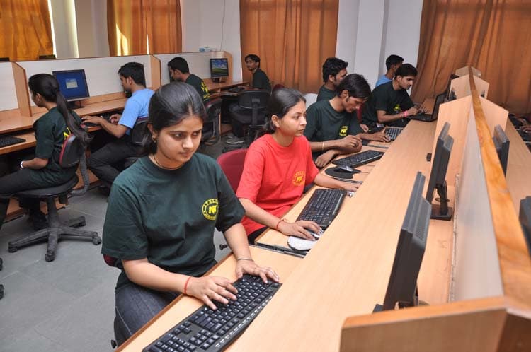 Apollo Institute of Technology Kanpur Laboratory photo 1