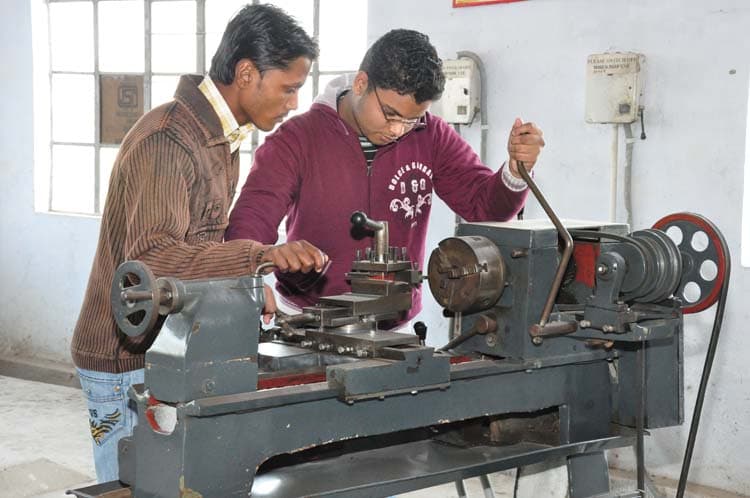Apollo Institute of Technology Kanpur Laboratory photo 7