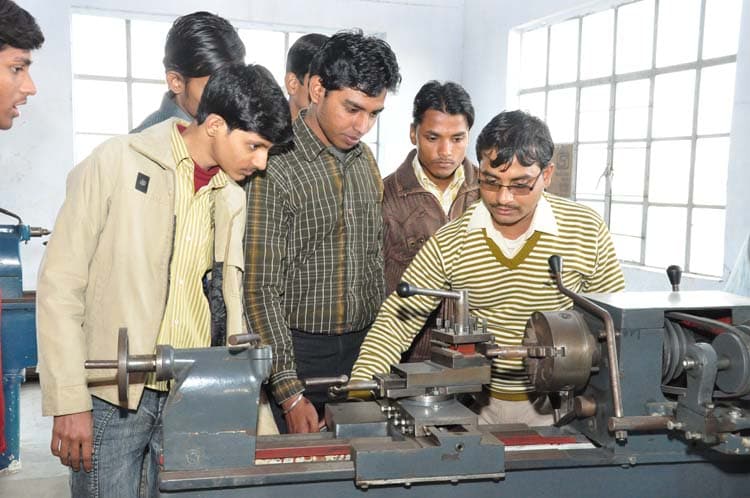 Apollo Institute of Technology Kanpur Laboratory photo 8