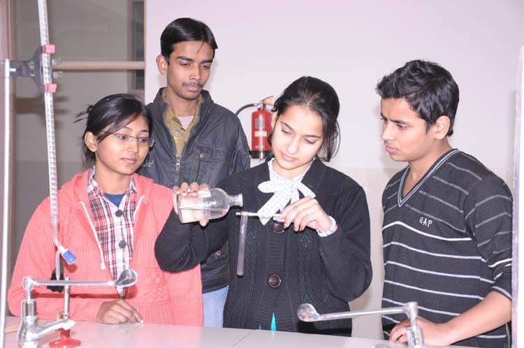 Apollo Institute of Technology Kanpur Laboratory photo 2