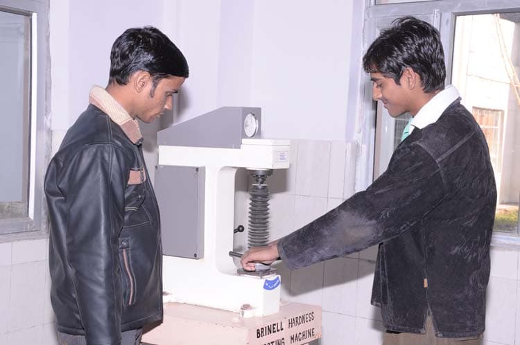 Apollo Institute of Technology Kanpur Laboratory photo 5