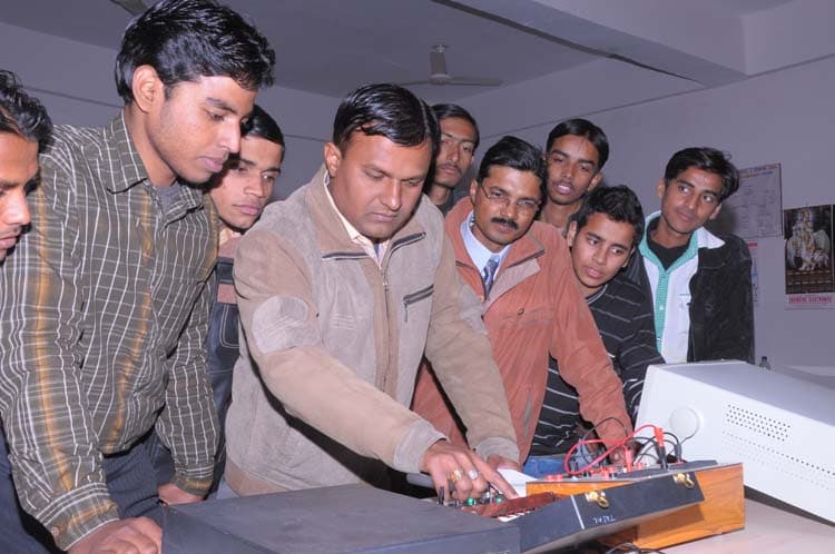 Apollo Institute of Technology Kanpur Laboratory photo 6