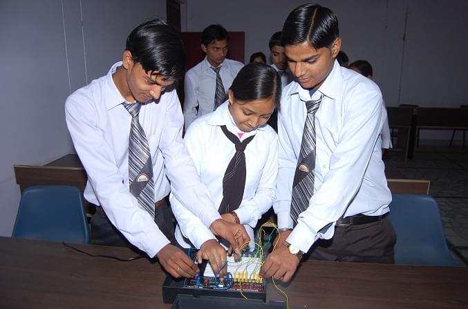 Shrikrishna Institute of Management and Science Chandausi Laboratories photo 4